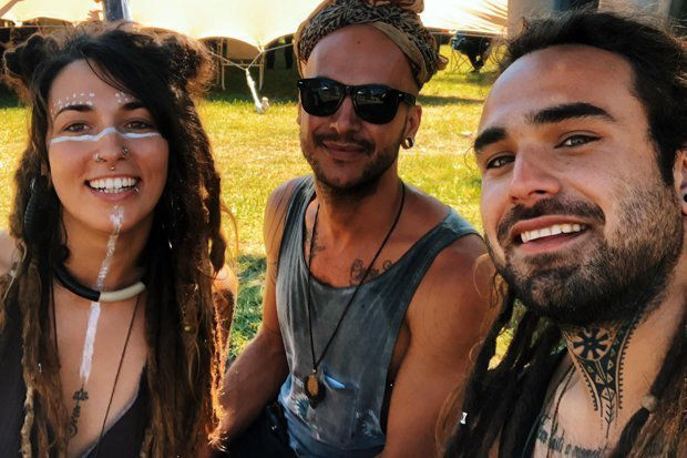 bi curious threesome