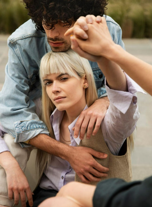 Bisexual tHREESOME category